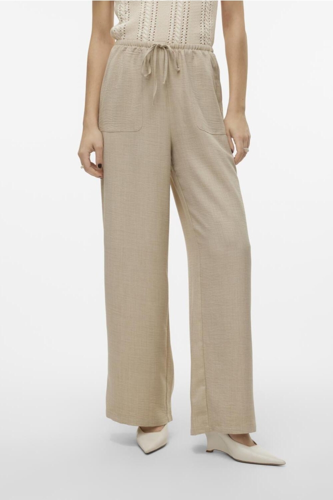 Vero Moda taupe dames broek | Model vooraanzicht