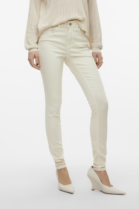 Vero Moda ecru dames jeans | Model vooraanzicht