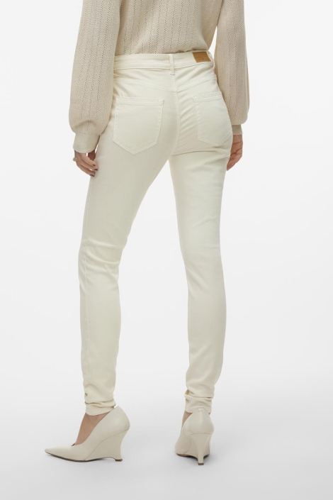 Vero Moda ecru dames jeans | Model achteraanzicht
