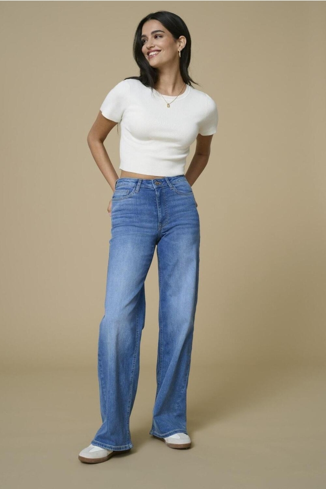 Jacqueline de Yong blauwe dames jeans | Model