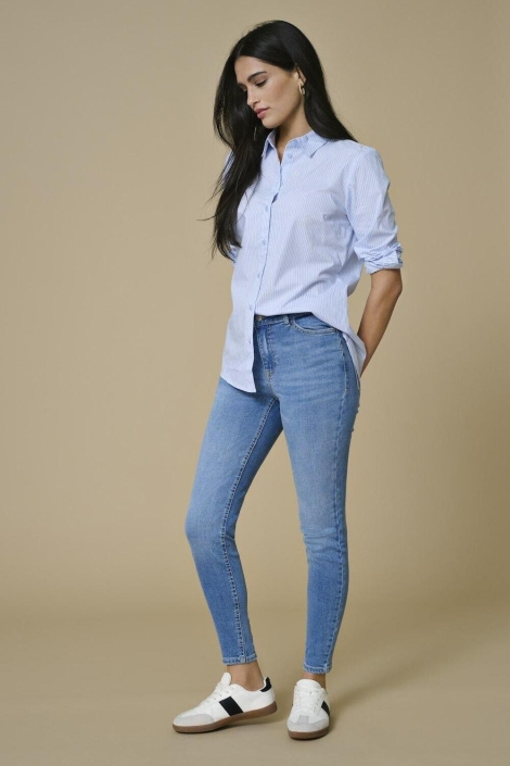 Jacqueline de Yong blauwe dames jeans | Model