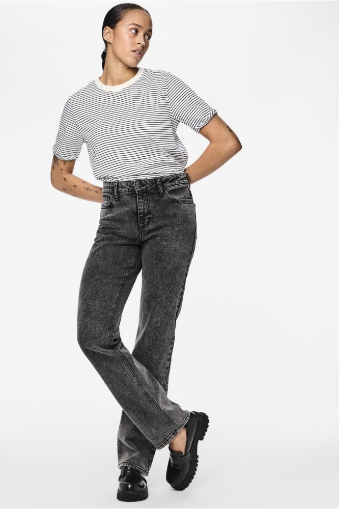 Pieces grijze dames jeans | Model