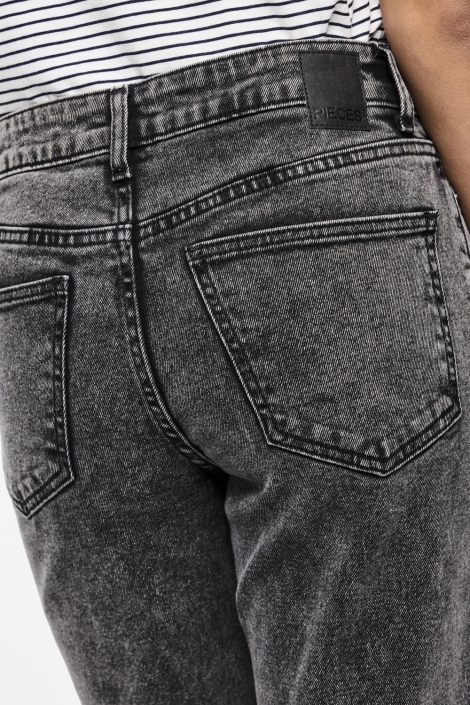 Pieces grijze dames jeans | Close up