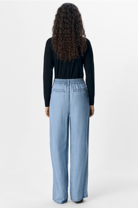 Object blauwe dames broek | Model