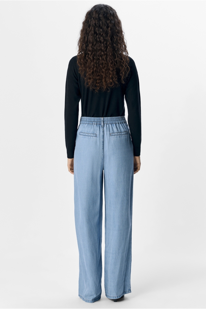 Object blauwe dames broek | Model