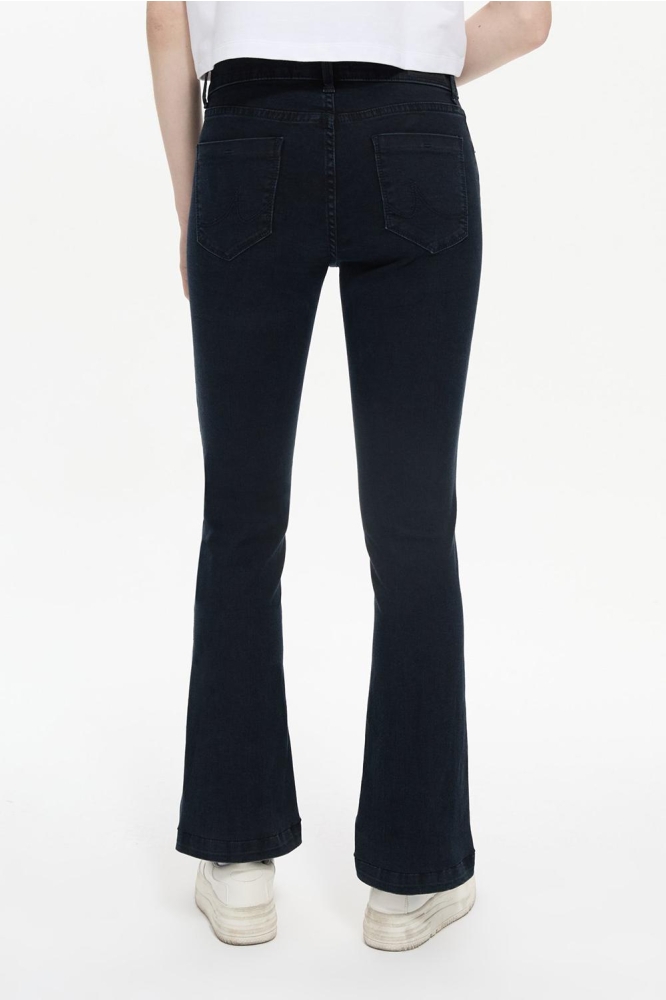 LTB blauwe dames jeans | Model achteraanzicht