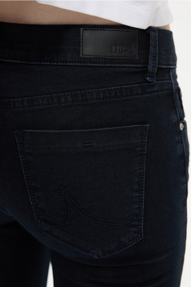 LTB blauwe dames jeans | Close up