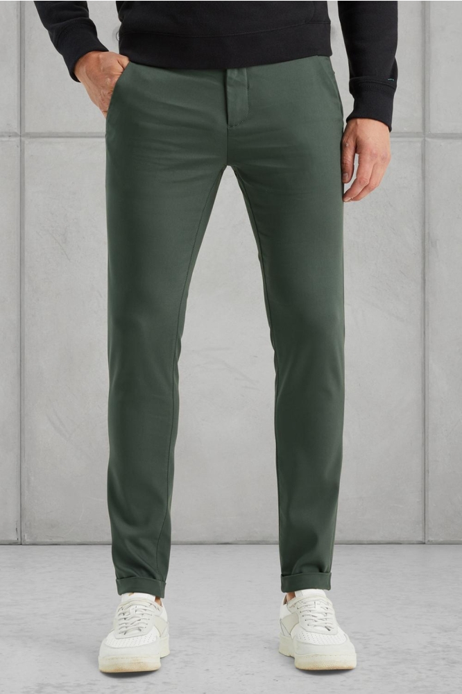 Cast Iron groene heren broek | Model vooraanzicht