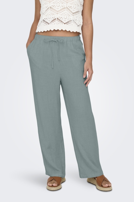 Only groene dames broek | Model vooraanzicht