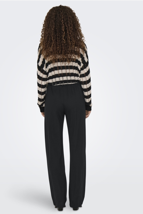 Only zwarte dames broek | Model achteraanzicht