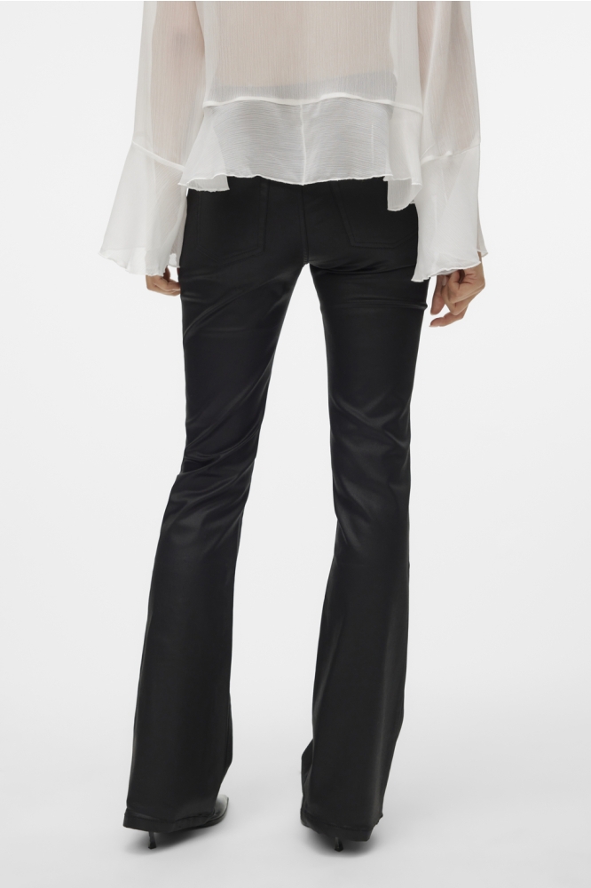 Vero Moda zwarte dames broek | Model achteraanzicht