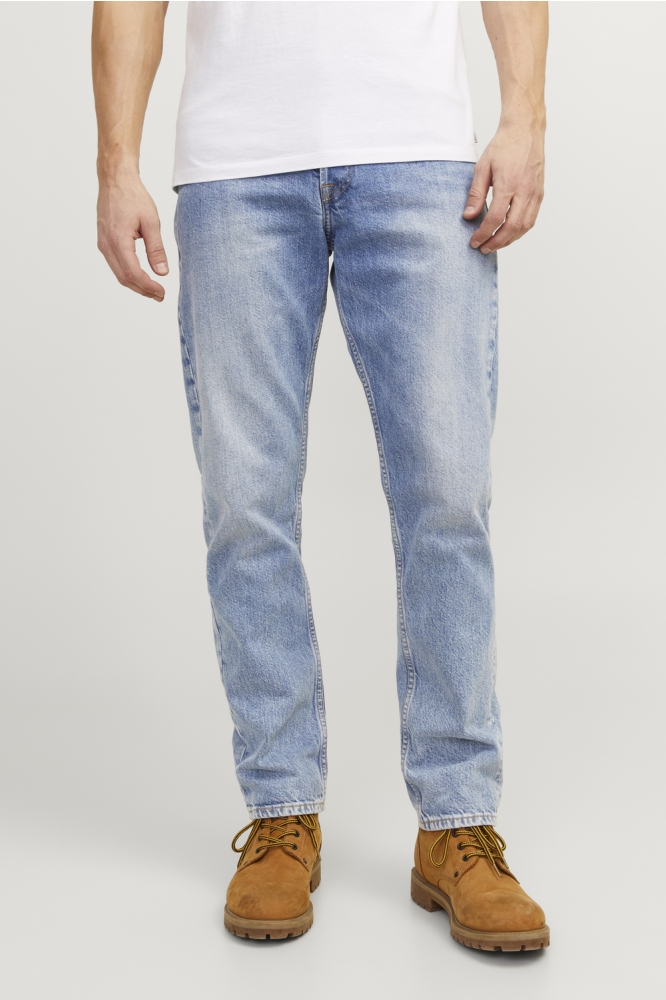 Jack & Jones blauwe heren jeans | Model vooraanzicht