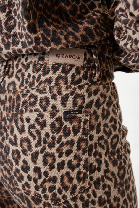Garcia bruine dames jeans | Close up