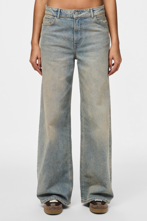 Pieces blauwe dames jeans | Model vooraanzicht