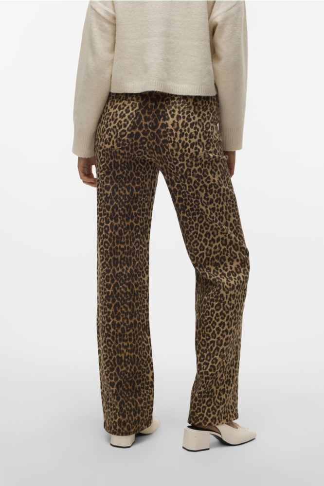 Vero Moda camel dames jeans | Model achteraanzicht