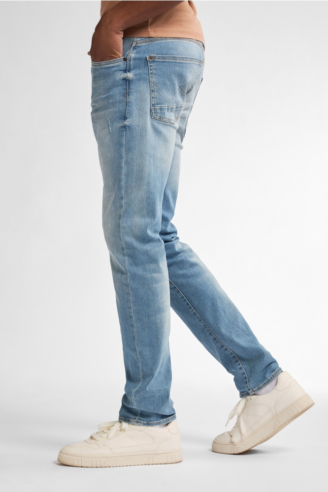 Petrol Industries blauwe heren jeans | Model zijaanzicht