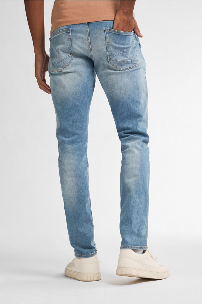 Petrol Industries blauwe heren jeans | Model achteraanzicht