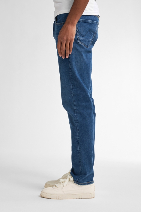 Petrol Industries blauwe heren jeans | Model zijaanzicht