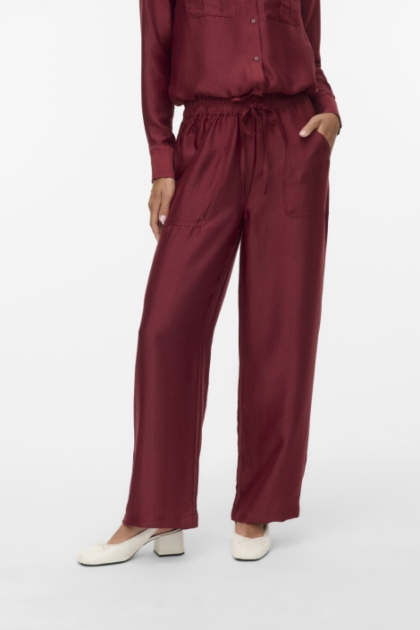 Vero Moda bordeaux dames broek | Model vooraanzicht