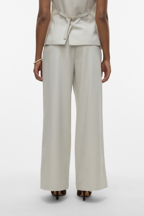 Vero Moda beige dames broek | Model achteraanzicht