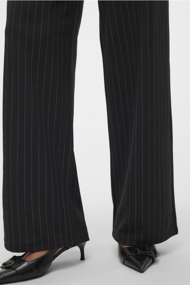 Vero Moda zwarte dames broek | Close up