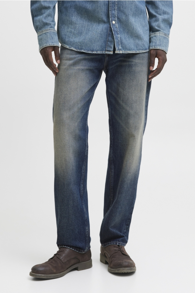 Jack & Jones blauwe heren jeans | Model vooraanzicht