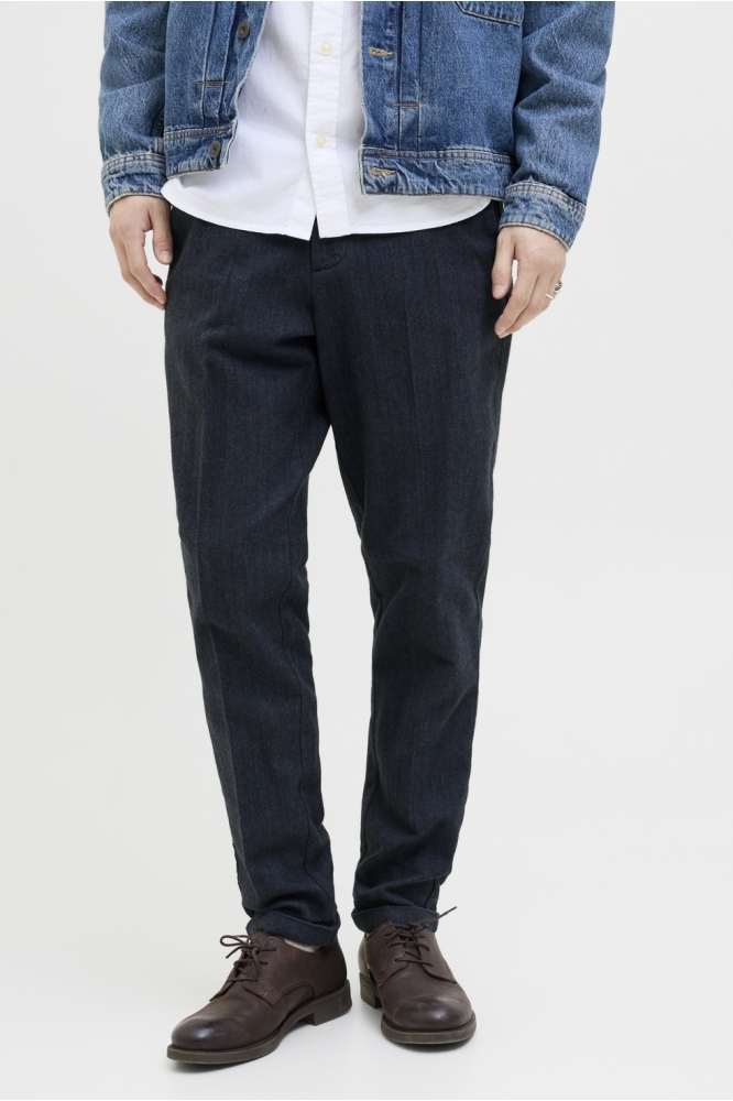 Jack & Jones blauwe heren broek | Model vooraanzicht