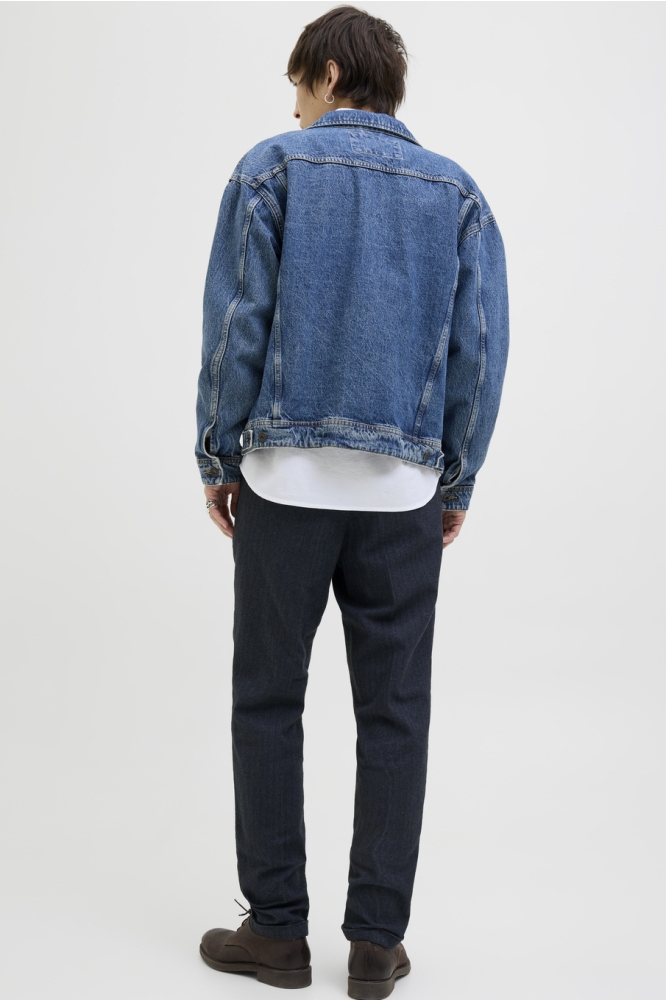 Jack & Jones blauwe heren broek | Model achteraanzicht