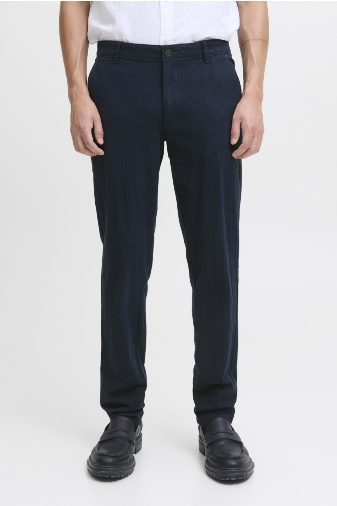 Jack & Jones blauwe heren broek | Model vooraanzicht