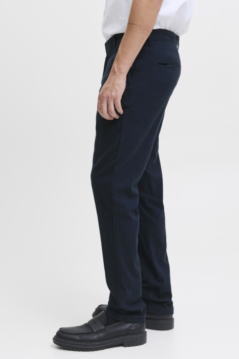 Jack & Jones blauwe heren broek | Model zijaanzicht