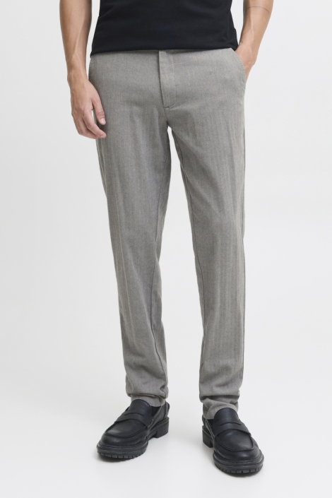 Jack & Jones grijze heren broek | Model vooraanzicht