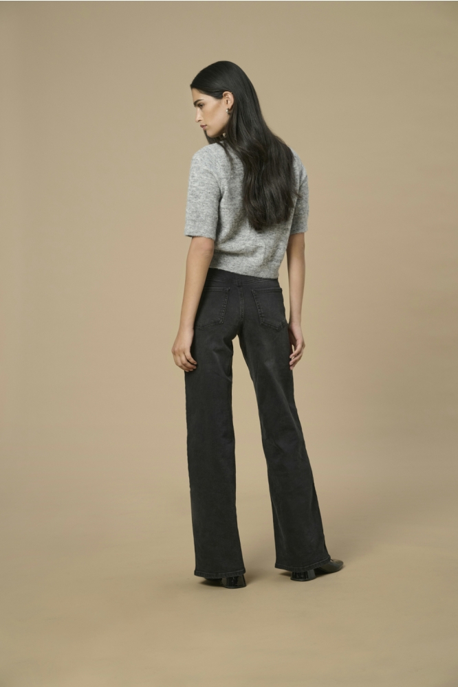 Jacqueline de Yong zwarte dames jeans | Model