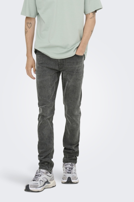 Only & Sons grijze heren jeans | Model vooraanzicht