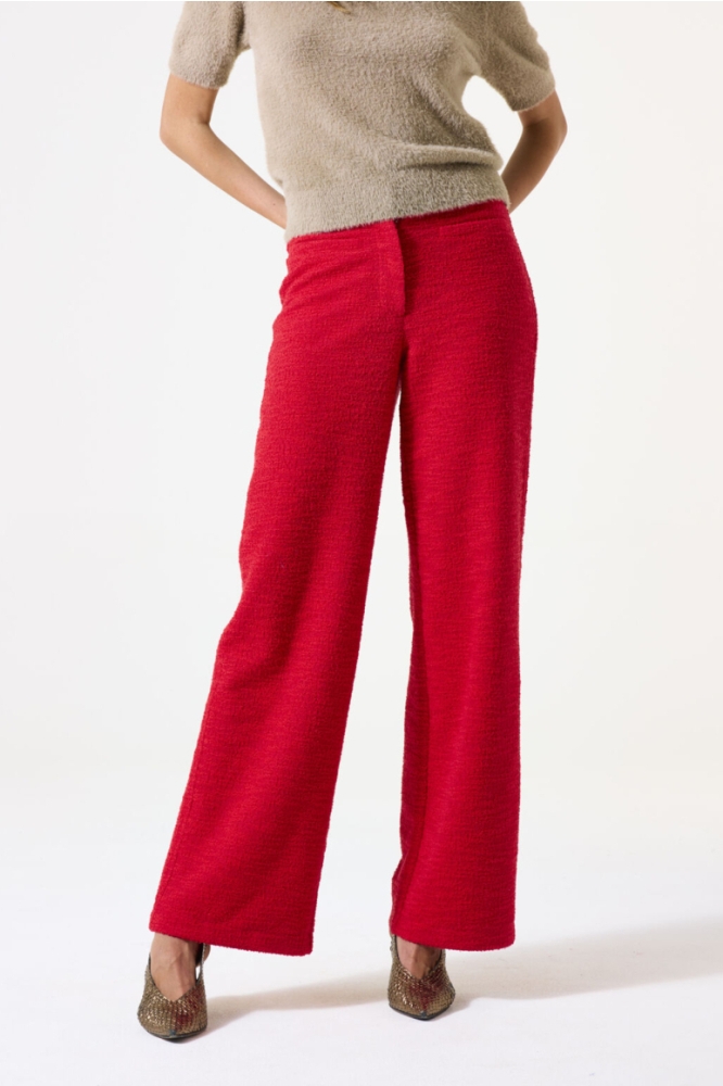 Garcia rode dames broek | Model vooraanzicht