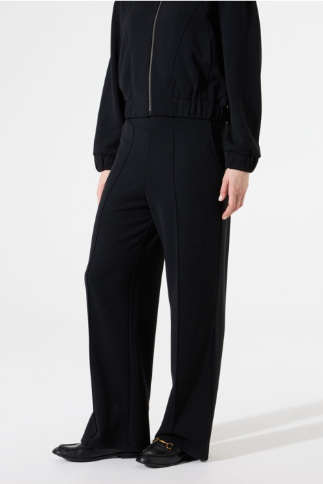 Garcia zwarte dames broek | Model vooraanzicht