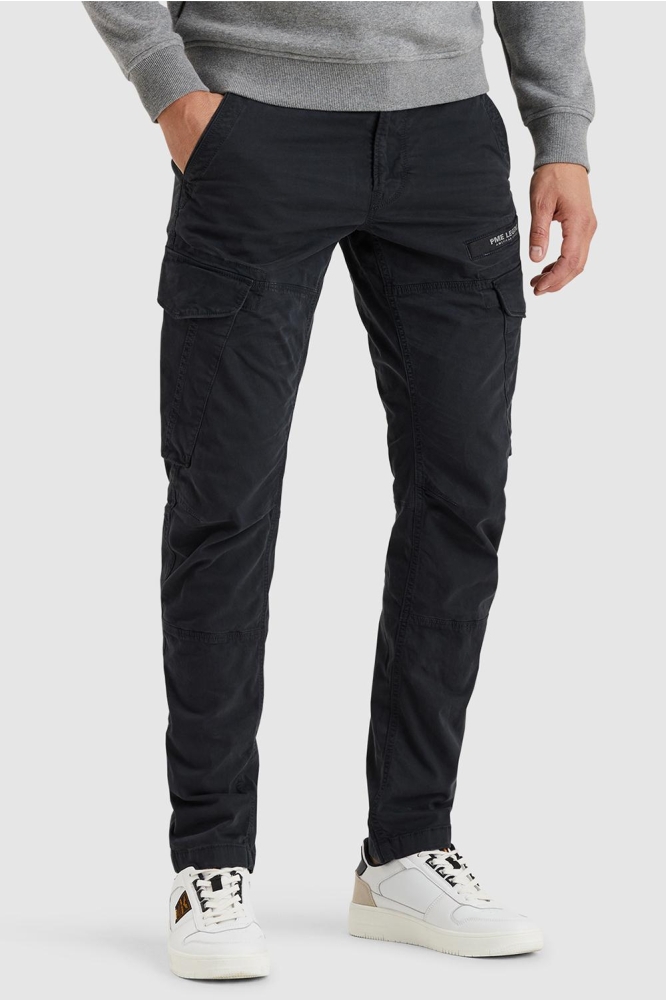 PME legend blauwe heren broek | Model zijaanzicht