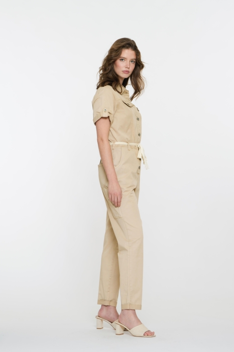 Geisha beige dames jumpsuit | Model zijaanzicht