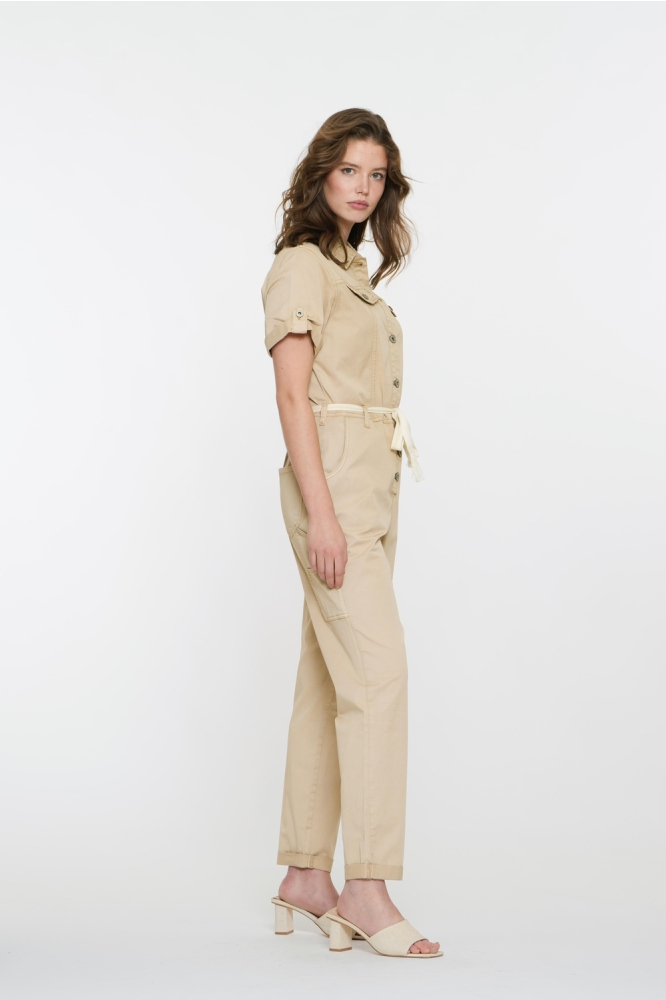 Geisha beige dames jumpsuit | Model zijaanzicht