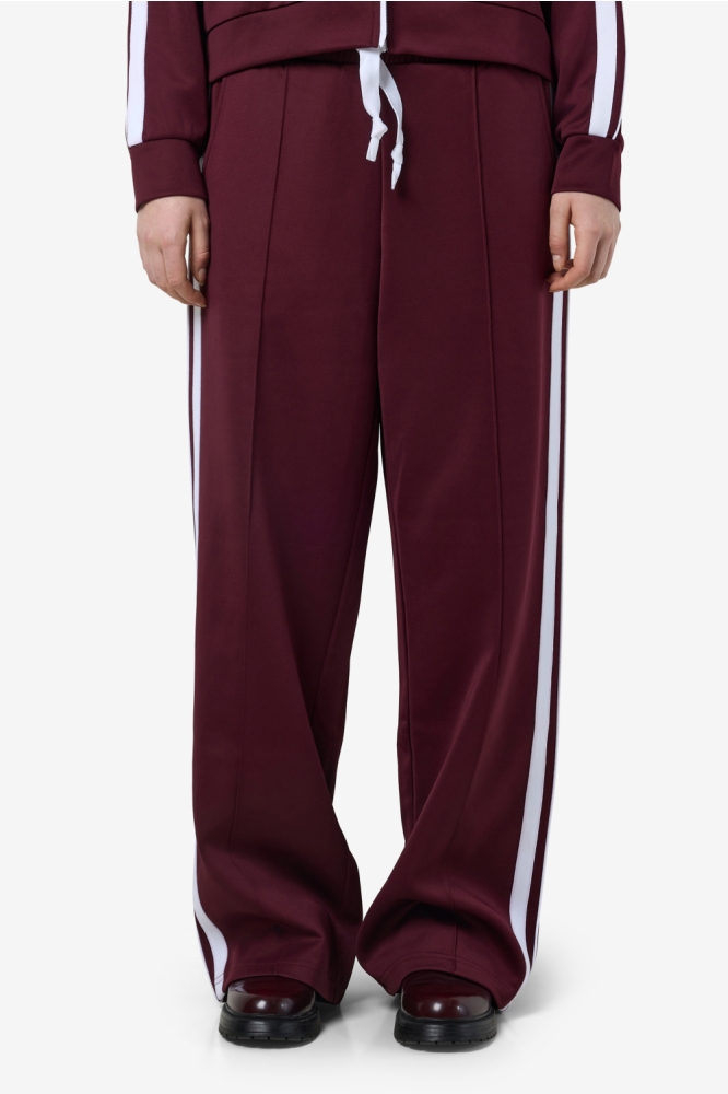 Noisy may bordeaux dames broek | Model vooraanzicht