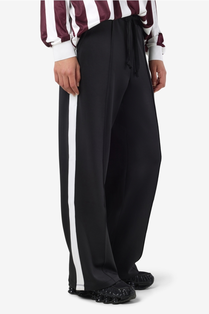 Noisy may zwarte dames broek | Model vooraanzicht