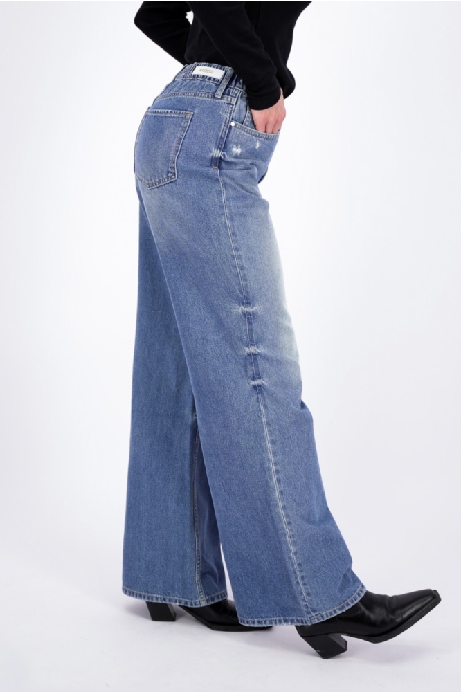 Raizzed blauwe dames jeans | Model zijaanzicht