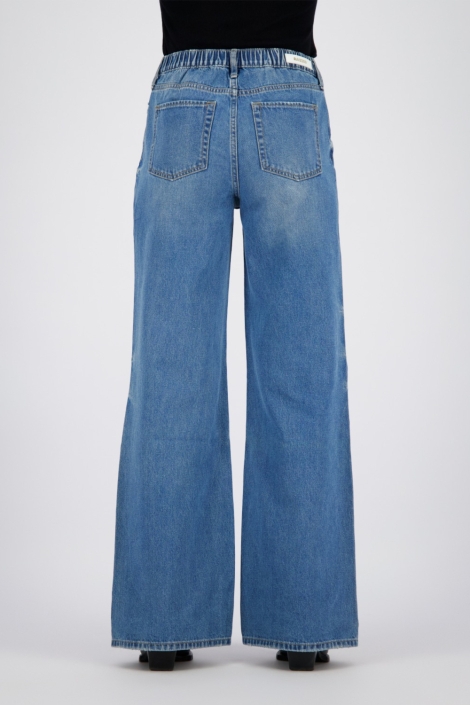 Raizzed blauwe dames jeans | Model achteraanzicht
