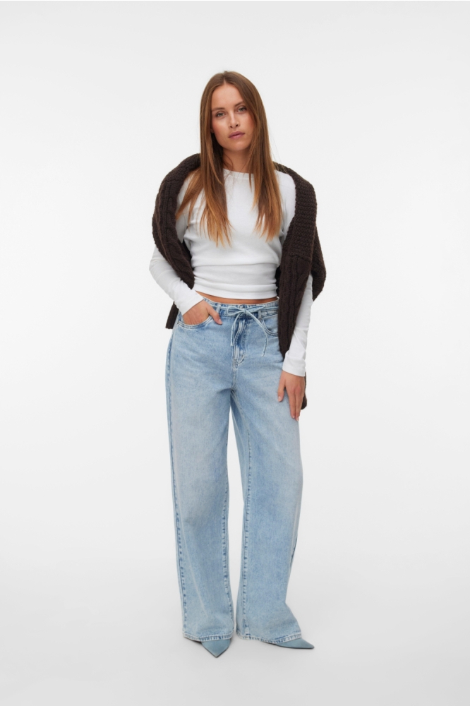 Vero Moda blauwe dames jeans | Model vooraanzicht