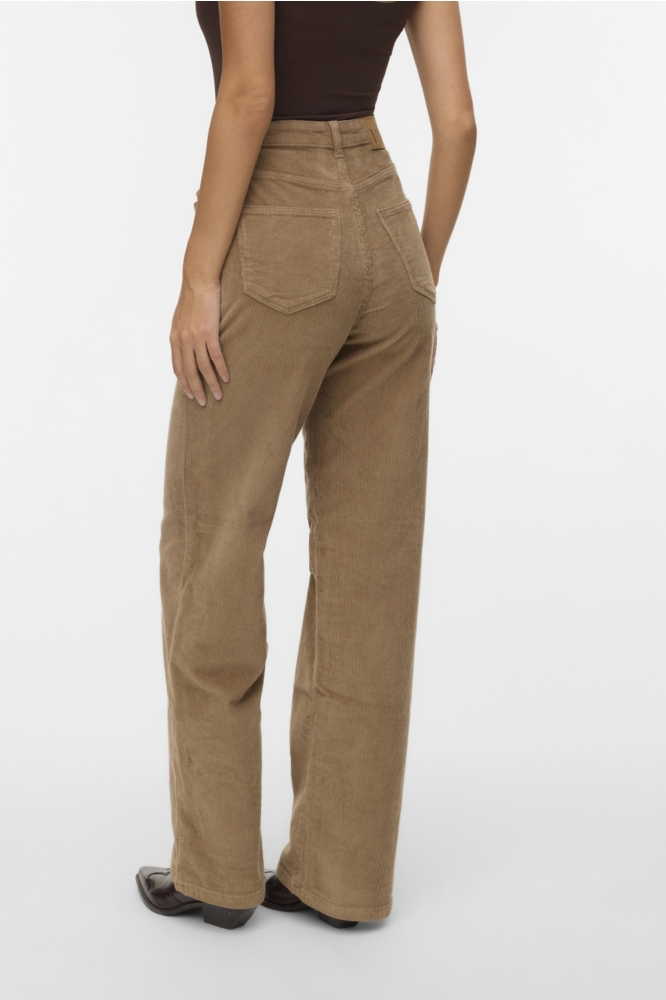 Vero Moda beige dames broek | Model achteraanzicht