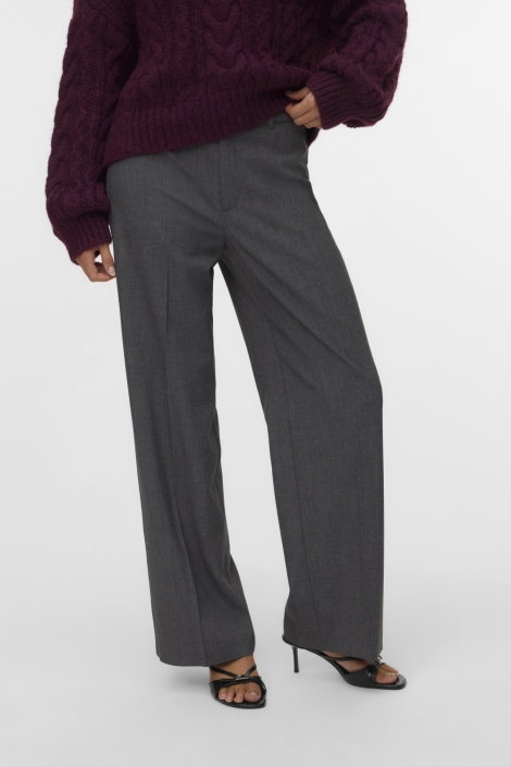 Vero Moda grijze dames broek | Model vooraanzicht