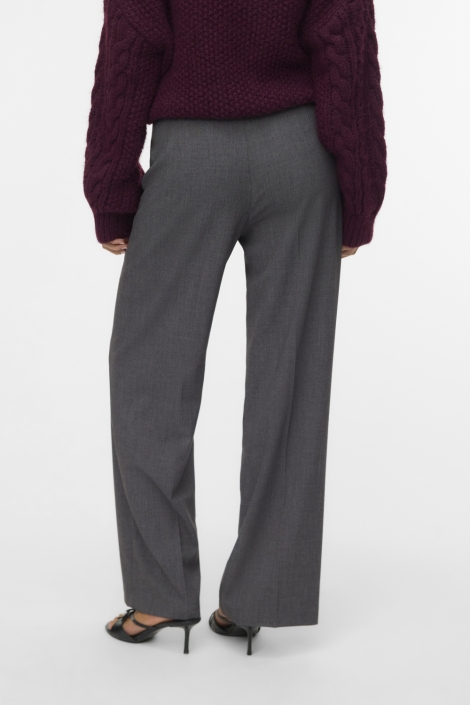 Vero Moda grijze dames broek | Model achteraanzicht