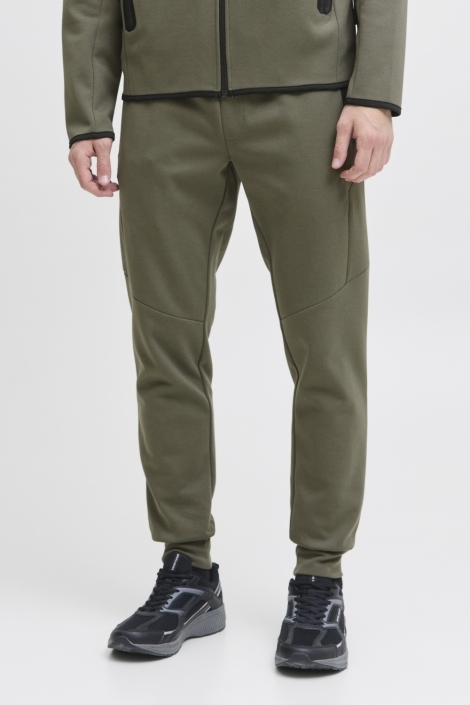 Jack & Jones groene heren broek | Model vooraanzicht