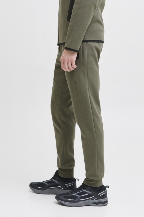 Jack & Jones groene heren broek | Model zijaanzicht