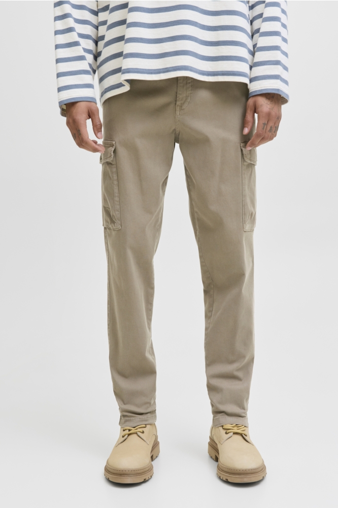 Jack & Jones camel heren broek | Model vooraanzicht
