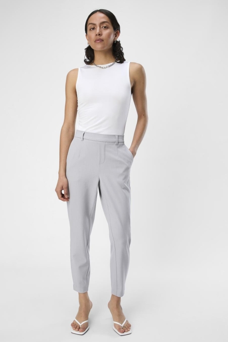 Object grijze dames broek | Model